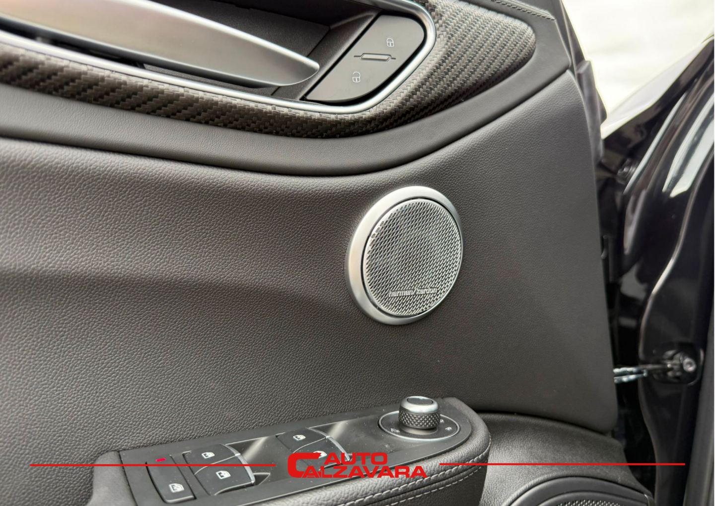 Alfa Romeo Giulia 2.9 V6 Bi-Turbo AT8 Quadrifoglio / NERO VULCANO / R7691018