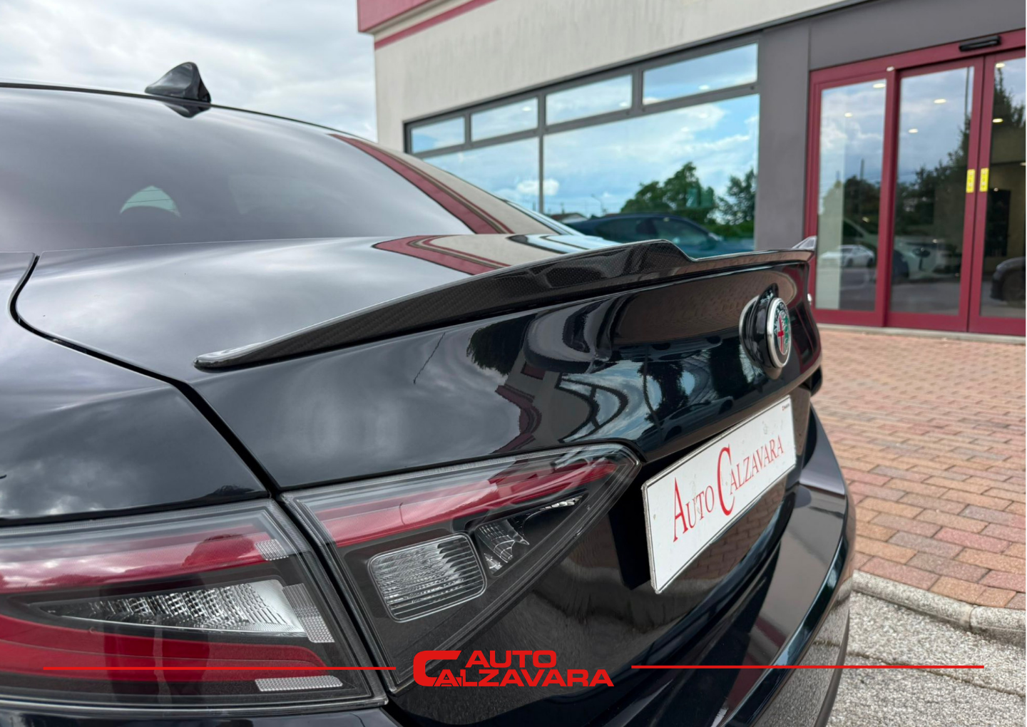 Alfa Romeo Giulia 2.9 V6 Bi-Turbo AT8 Quadrifoglio / NERO VULCANO / R7691018