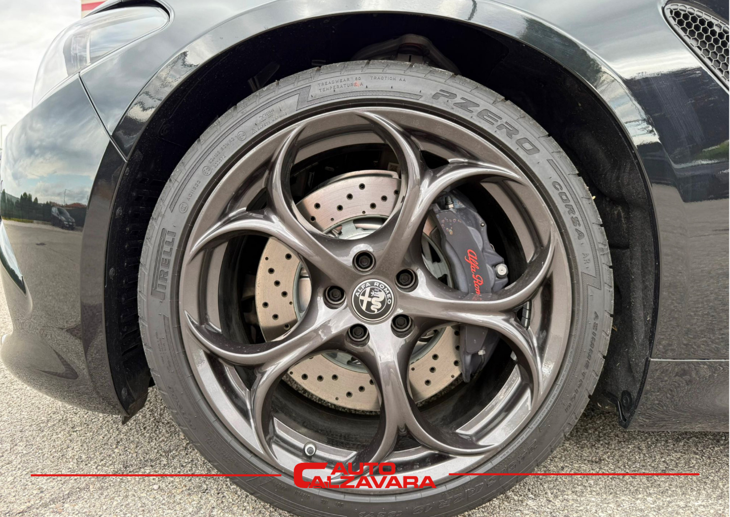 Alfa Romeo Giulia 2.9 V6 Bi-Turbo AT8 Quadrifoglio / NERO VULCANO / R7691018